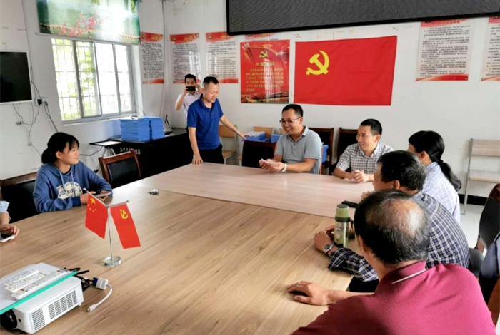 東盈董事資助大學生