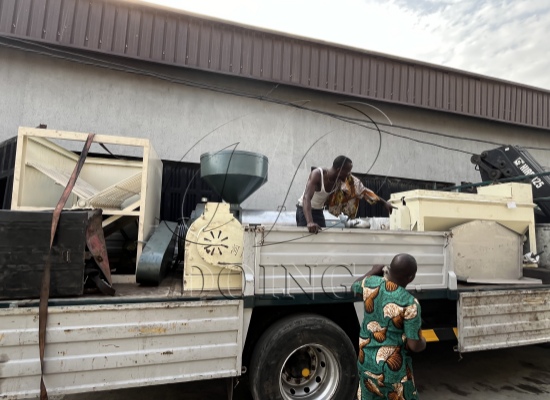 尼日利亞客戶在河南國(guó)瑞尼日利亞海外倉(cāng)順利提貨棕櫚壓榨產(chǎn)線