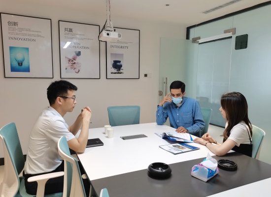 歡迎塔吉克斯坦客戶的朋友來司進行棉籽油榨油機考察