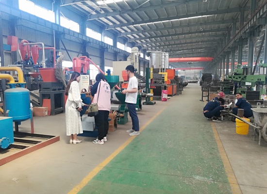 客戶來訪 -- 歡迎北京客戶孫女士來國瑞油脂考察5噸/天大豆油生產(chǎn)線設(shè)備